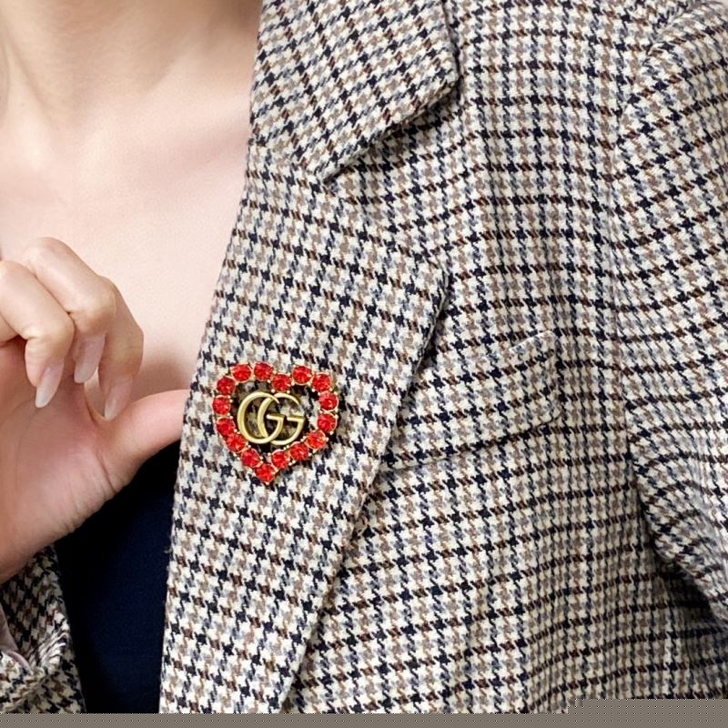 G*u*i brooches